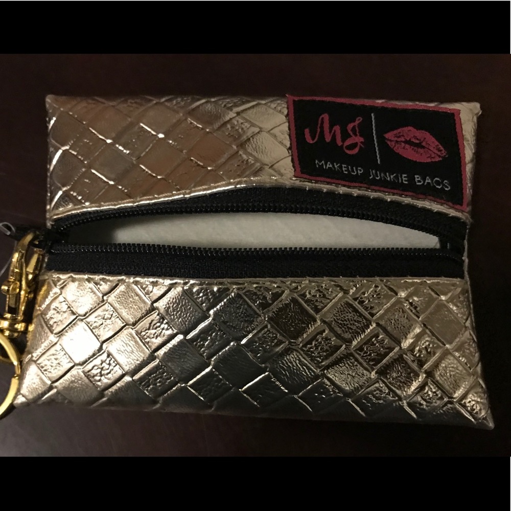 NWT Micro White Gold Makeup Junkie